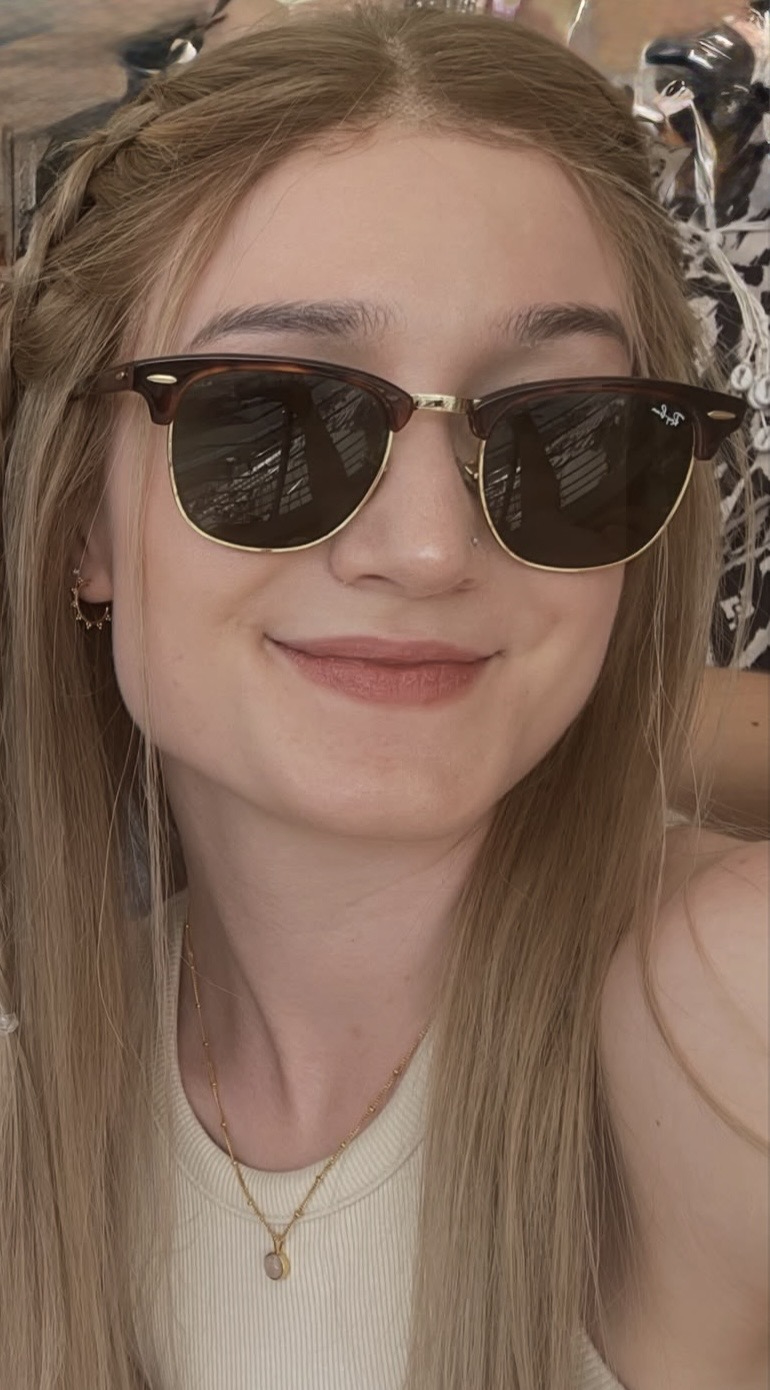 HEADS client in her wig on an everyday outing